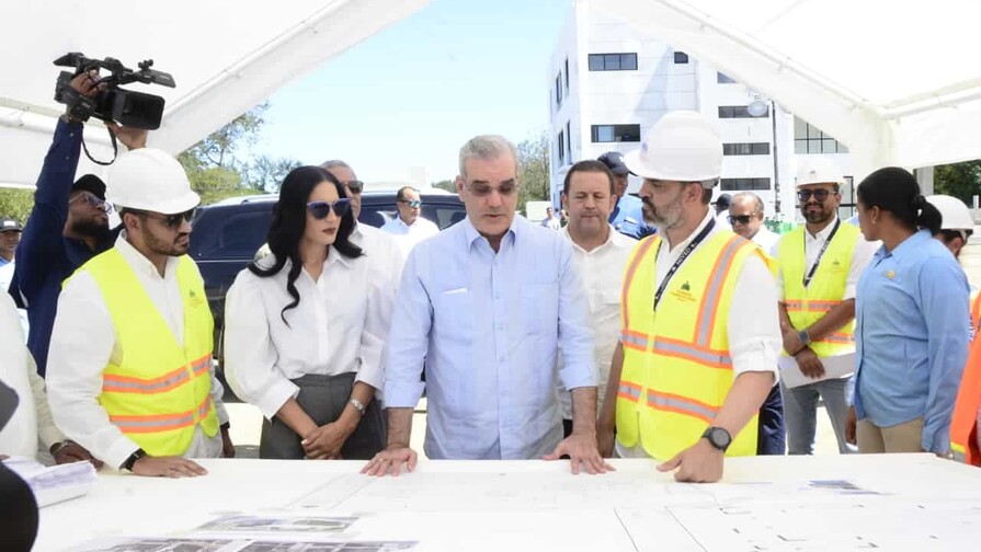 visita-a-uasd-sabaneta-abinader-evalua-avances-de-la-obra-2c219f36-focus-0-0-896-504