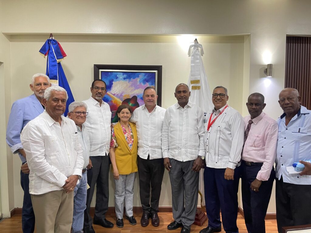 Ministro-de-Agricultura-recibe-comite-de-ExpoMango-2026-y-Plan-Estrategico-de-Peravia-2
